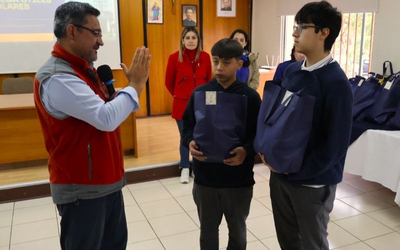 Más que útiles escolares: Un gesto que acompaña, bendice y motiva